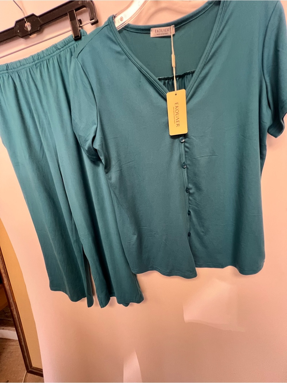 EKOUAER TEAL SHORT SLEEVE CAPRI PJ’s SIZE MEDIUM BUTTON-UP FRONT RAYON/SPANDEX